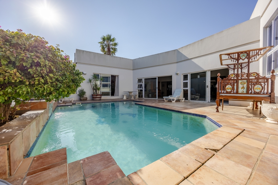 6 Bedroom Property for Sale in Vergesig Western Cape